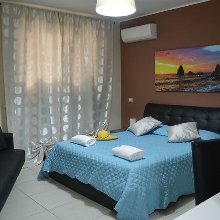 B&B Ciclopi Aci Castello Luaran gambar