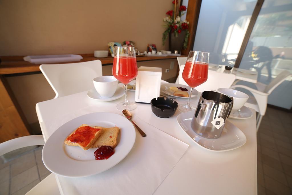 B&B Ciclopi Aci Castello Luaran gambar
